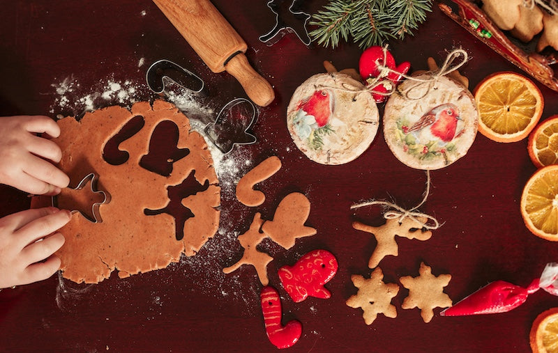 7 Super Sweet Holiday Traditions to Start This Year